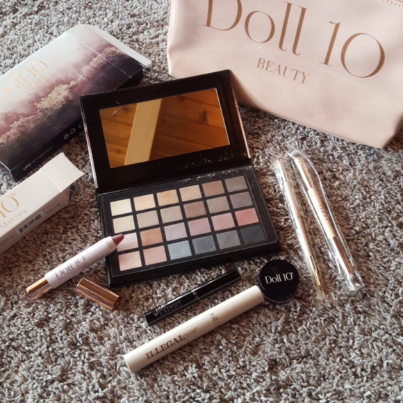 Doll 10 makeup bundle with bag
